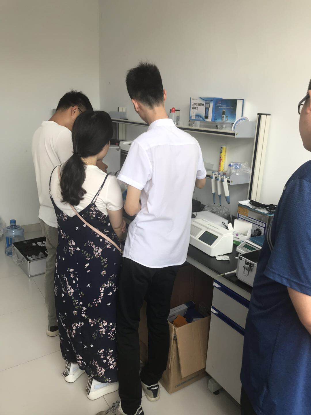 我司人員前往山東醫(yī)療器械有限公司進行儀器培訓和指導工作(圖2)